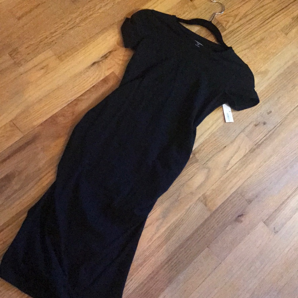 Maternity black short sleeve fitted dress!